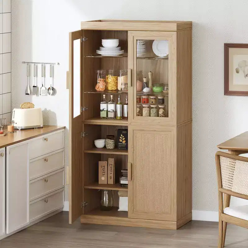 Armoire de cuisine en bois avec étagères réglables