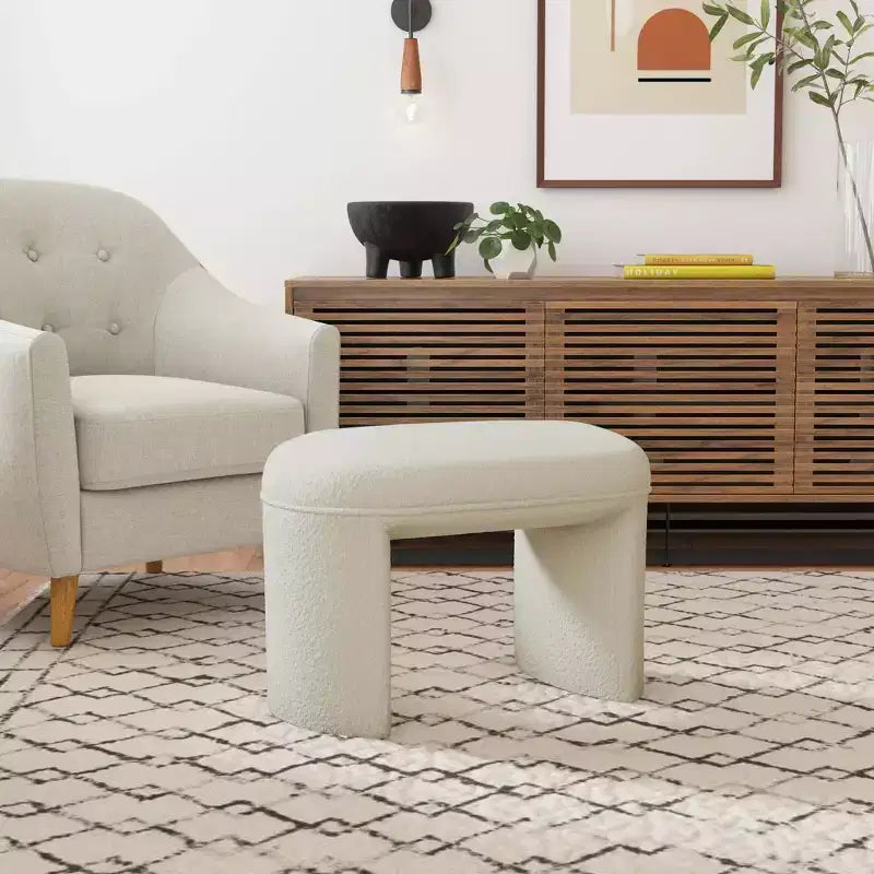 Pouf en tissu bouclé crème