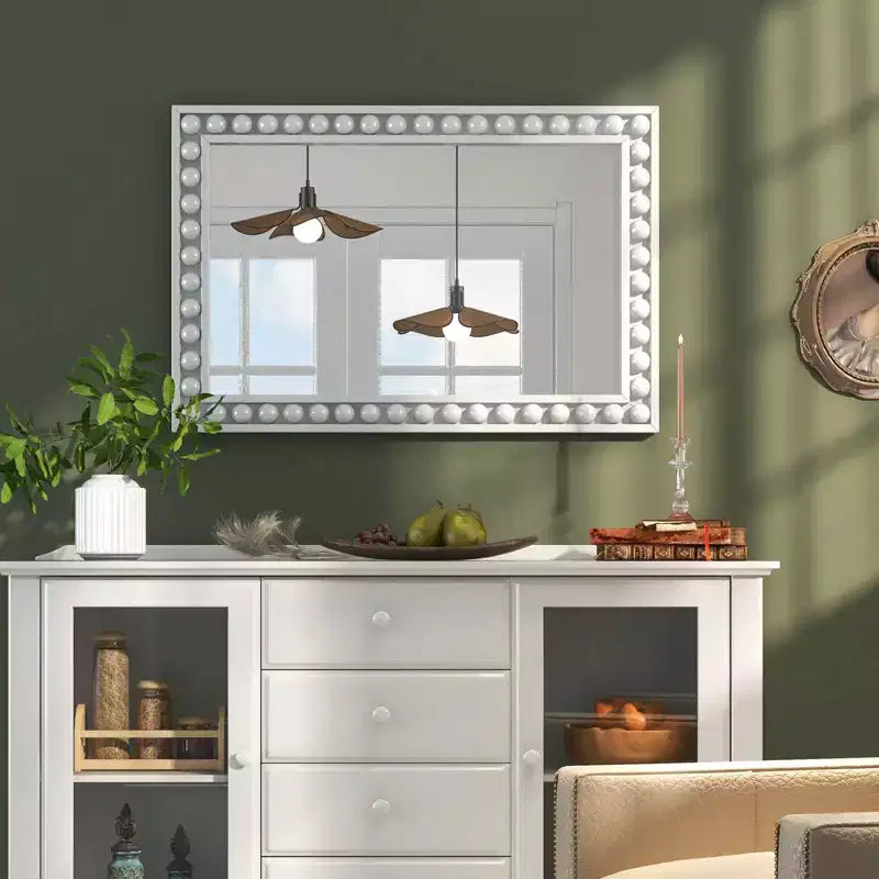 Miroir mural décoratif rustique de 61 x 91 cm avec cadre en bois perlé - Marron/Blanc