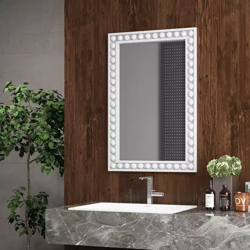 Miroir mural décoratif rustique de 61 x 91 cm avec cadre en bois perlé - Marron/Blanc