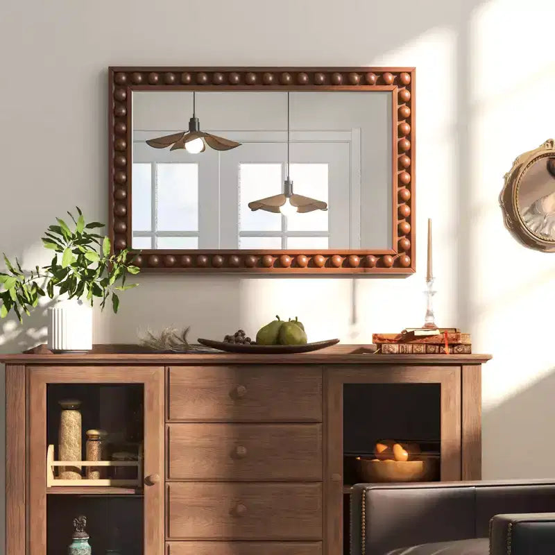 Miroir mural décoratif rustique de 61 x 91 cm avec cadre en bois perlé - Marron/Blanc