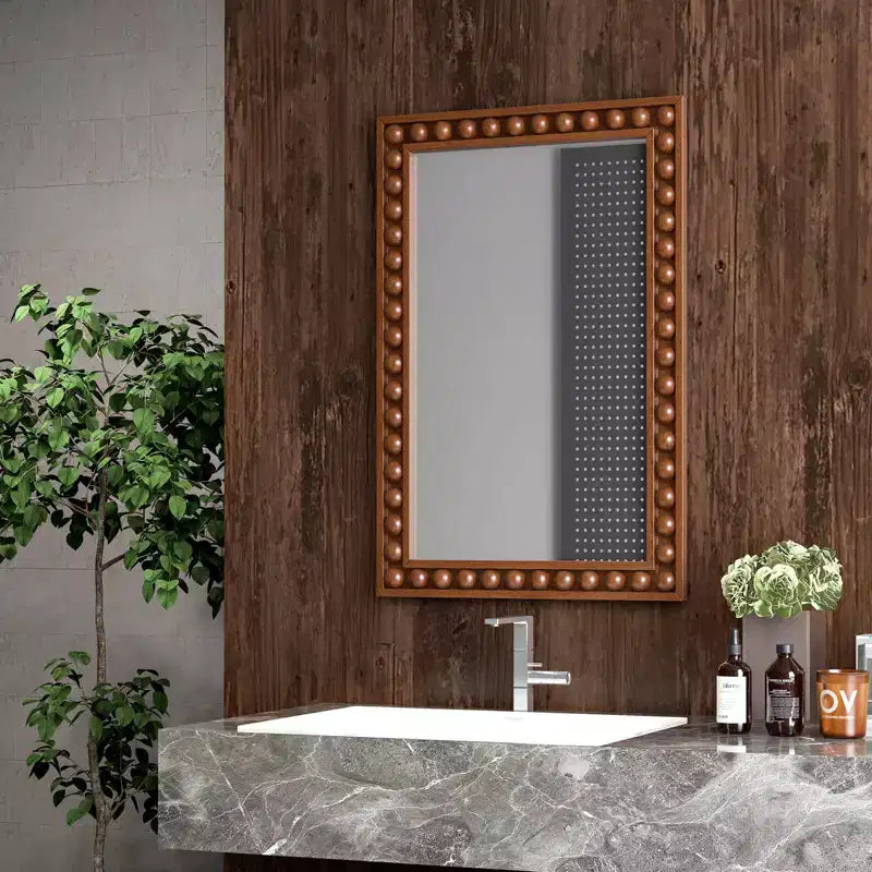 Miroir mural décoratif rustique de 61 x 91 cm avec cadre en bois perlé - Marron/Blanc