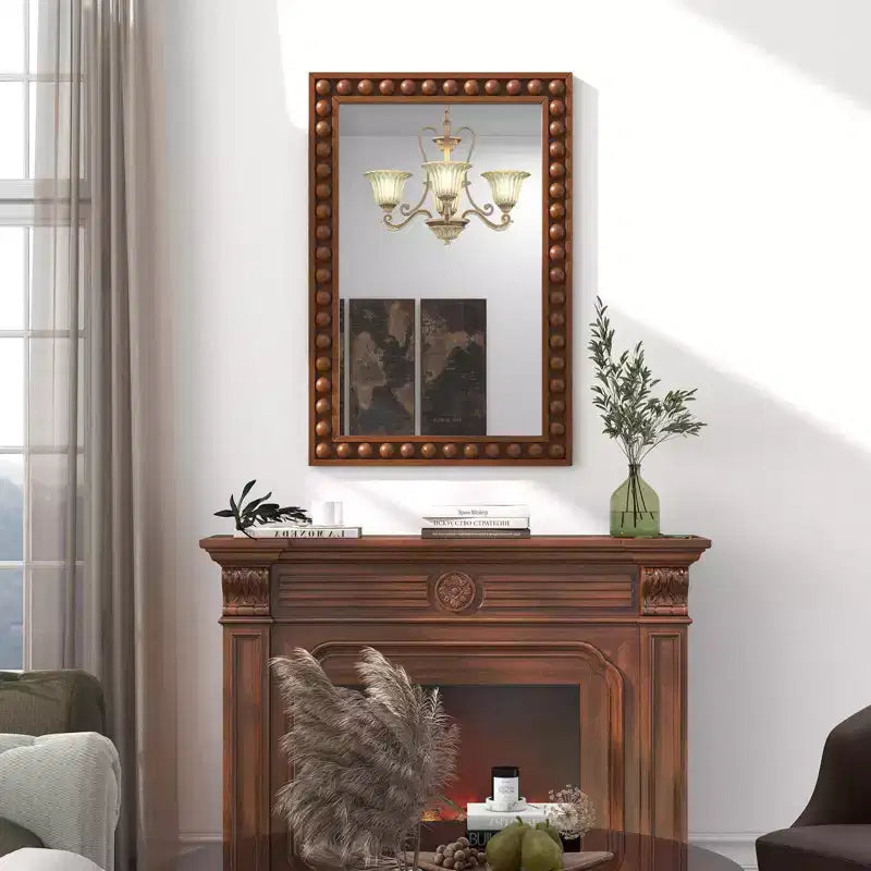 Miroir mural décoratif rustique de 61 x 91 cm avec cadre en bois perlé - Marron/Blanc
