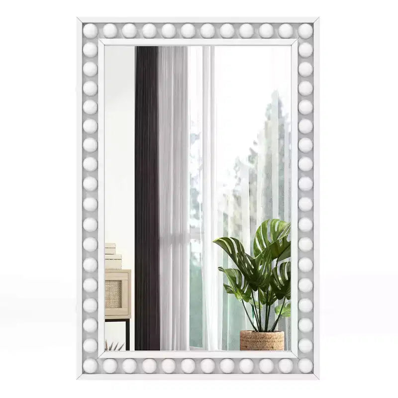 Miroir mural décoratif rustique de 61 x 91 cm avec cadre en bois perlé - Marron/Blanc