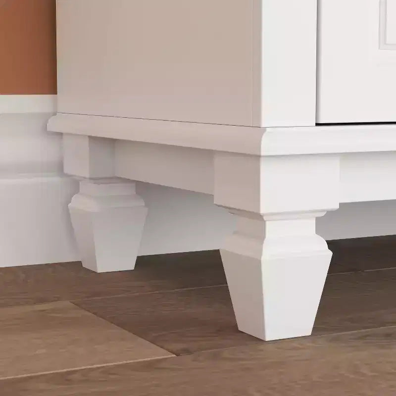 Commode verticale blanche moderne à 6 tiroirs avec pieds robustes et poignées métalliques