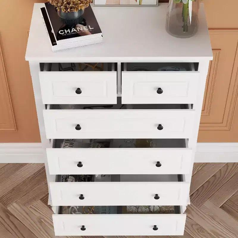 Commode verticale blanche moderne à 6 tiroirs avec pieds robustes et poignées métalliques